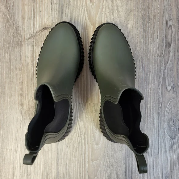 Joe Fresh Olive Green Chelsea Rain Ankle Boots with Black Soles - Picture 6 of 9